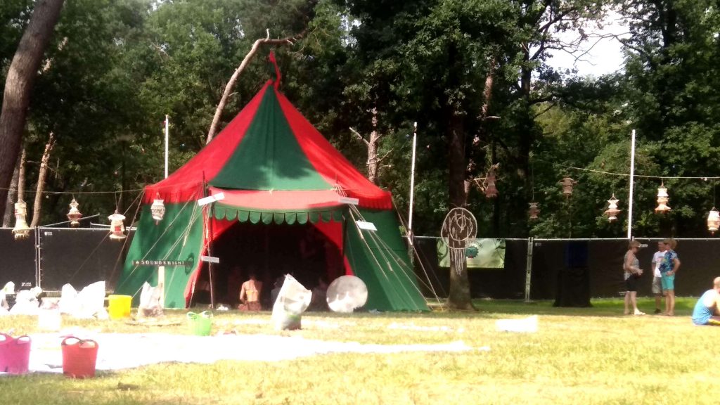 Kasteel tenten op festivals